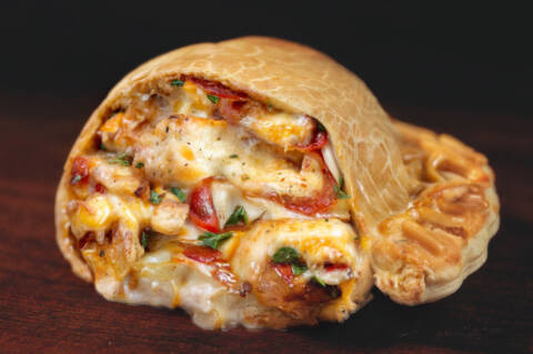 Empanada Jamón Ibérico, Rúcula, Parmesano y Tomate