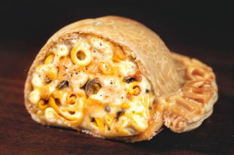 Empanada Provolone y Olivas