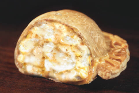Empanada Queso de Cabra y Cebolla