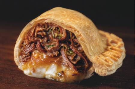 Empanada Vacio provoleta y chimichurri